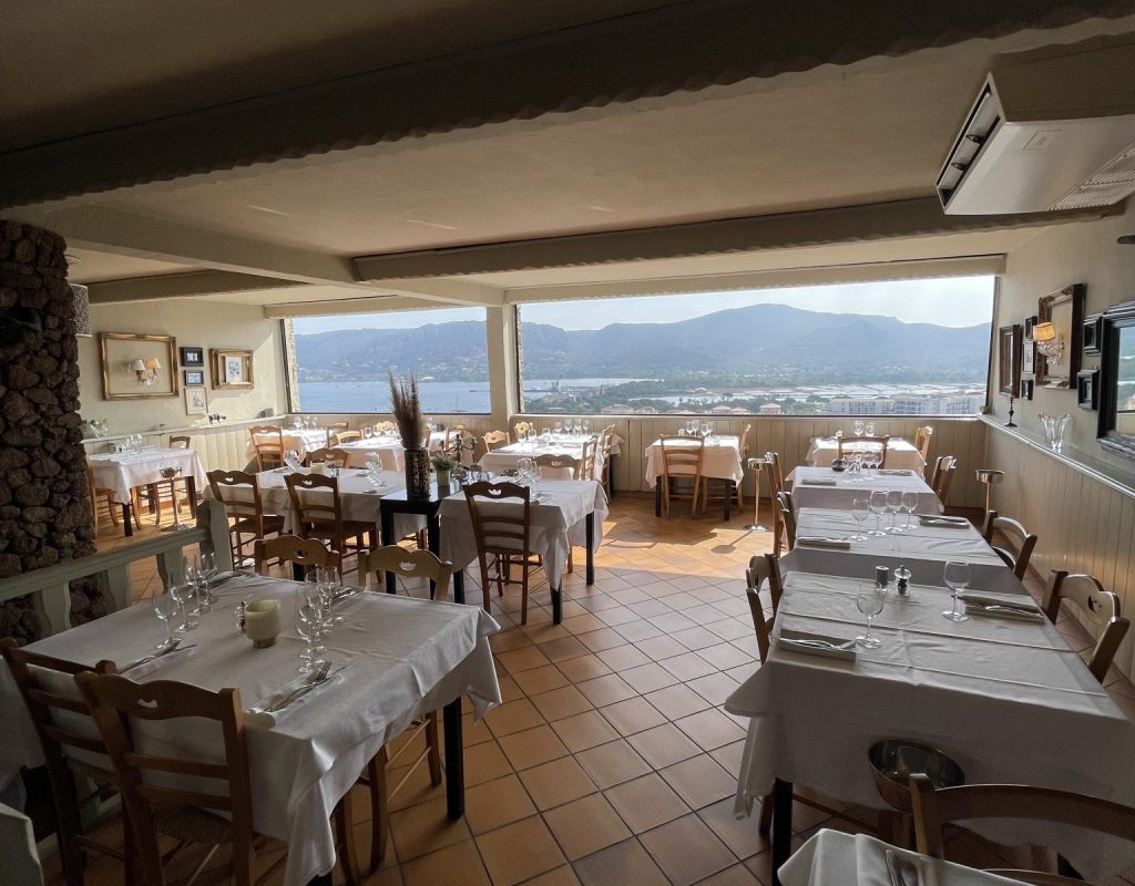 l antigu restaurnaant traditionnel porto vecchio centre ville vue panoramique